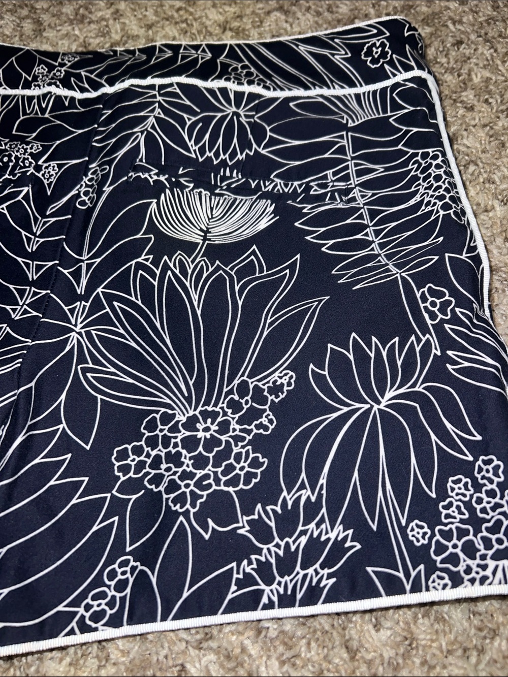 EUC! Luxury Elizabeth McKay Navy Resort Floral Print Shorts - Size 2 - Picture 7 of 11